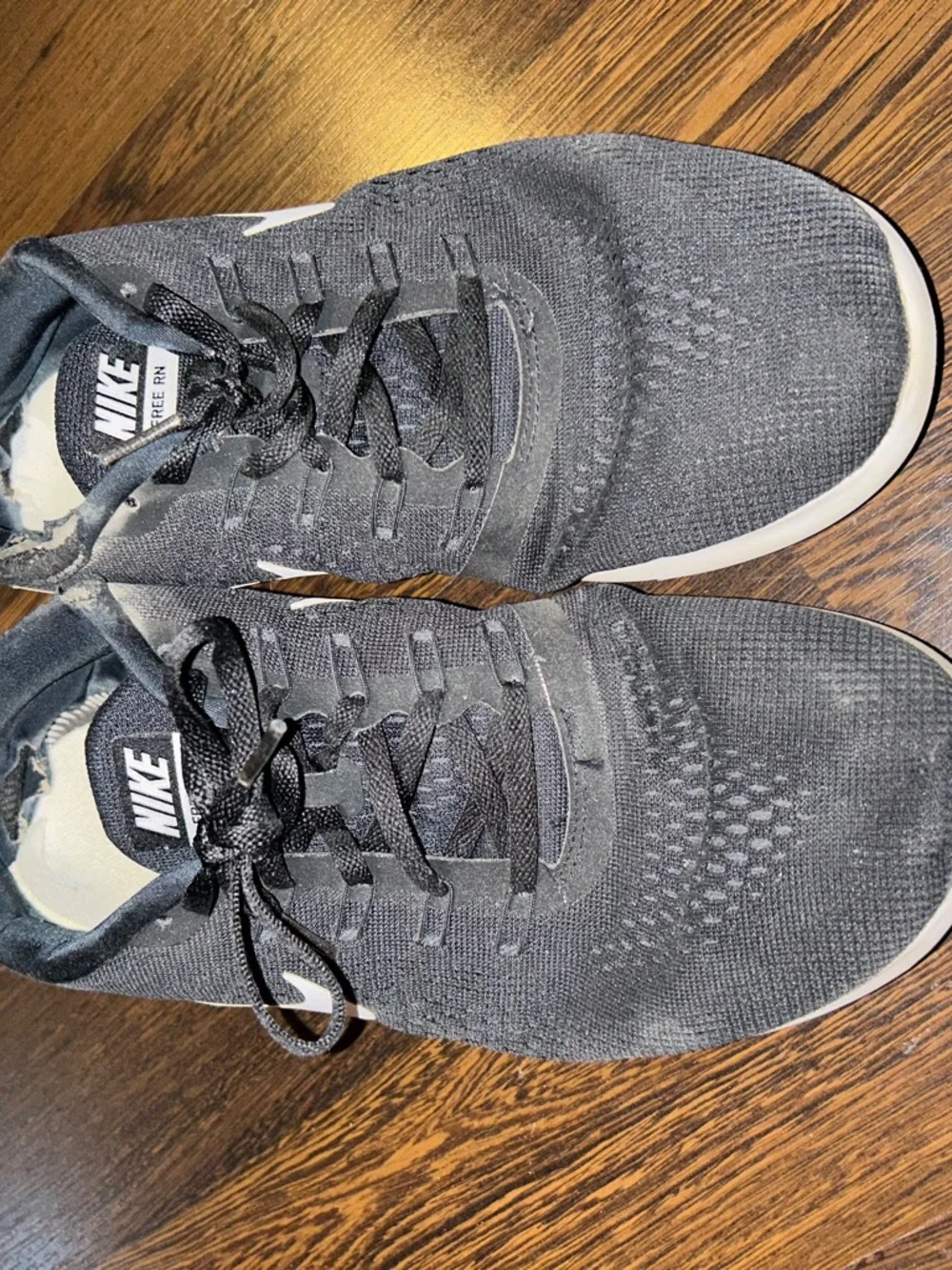Nike Black and White Lightweight - Picture 3 of 5